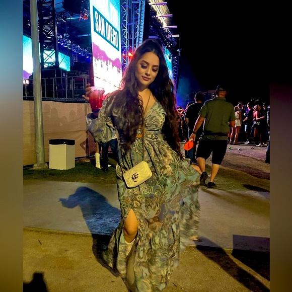 ✨🦄Like 2 Be Notified When I Go LIVE🦄✨ - Picture 6 of 9